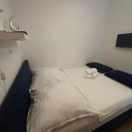 Apartment Dalmatinos Znjan